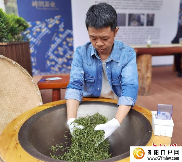 年轻人上茶山体验“新中式”生活 助茶旅融合发展(图2) 年轻人上茶山体验“新中式”生活 助茶旅融合发展(图2)