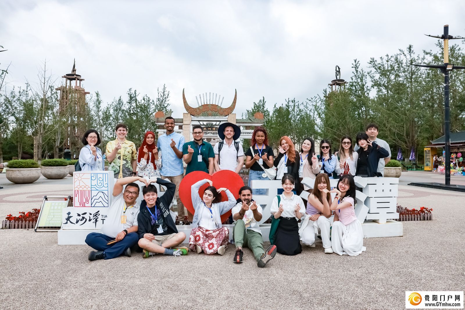 国际儒学联合会2024汉学青年学者研习营走进天河谭景区和贵阳市生态科普馆(图2) 国际儒学联合会2024汉学青年学者研习营走进天河谭景区和贵阳市生态科普馆(图2)