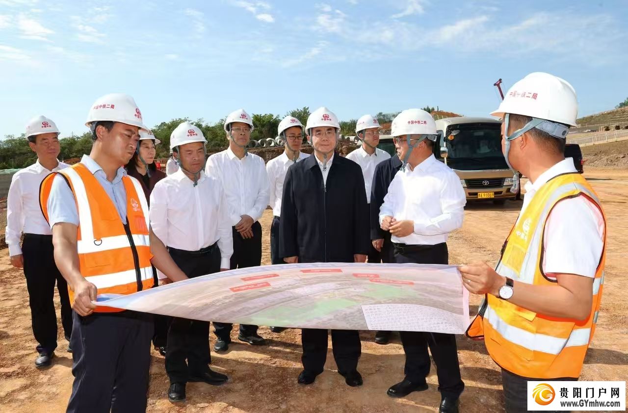 徐麟在黔西南州调研(图1) 徐麟在黔西南州调研(图1)