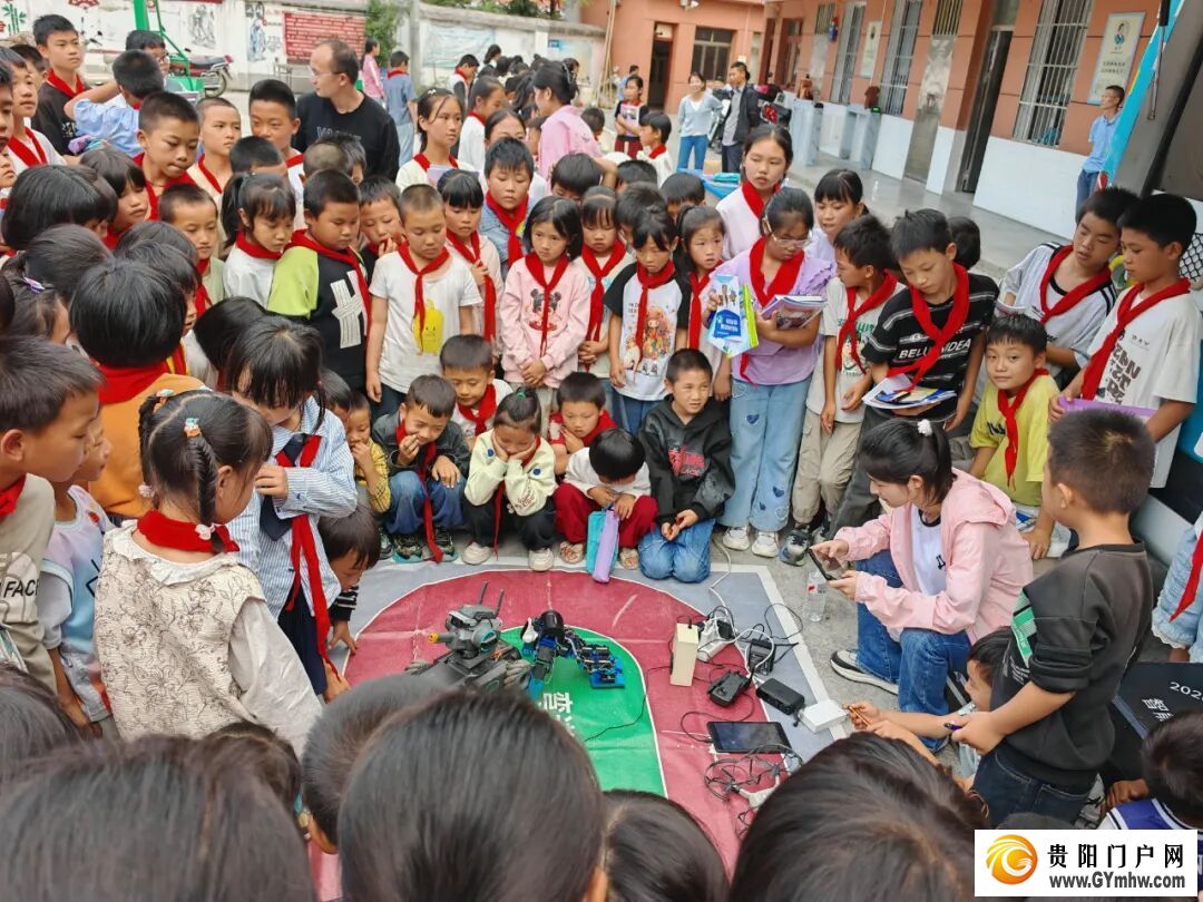 毕节:“百场科普”点燃全民科学热情(图2) 毕节:“百场科普”点燃全民科学热情(图2)