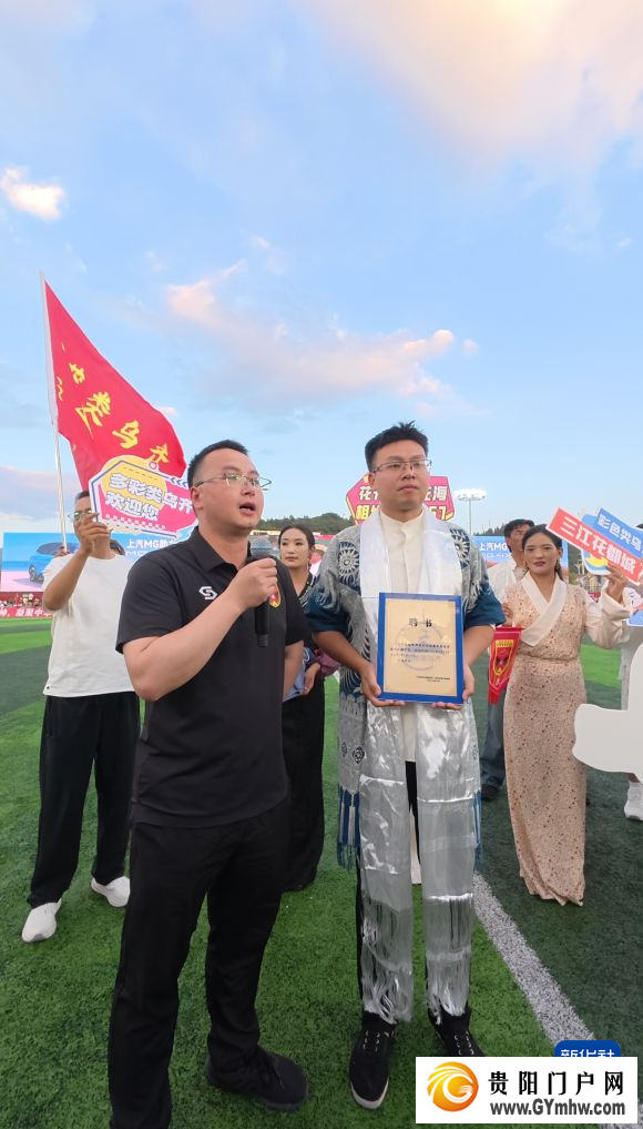在“村超”球场见证“双向奔赴”(图2) 在“村超”球场见证“双向奔赴”(图2)